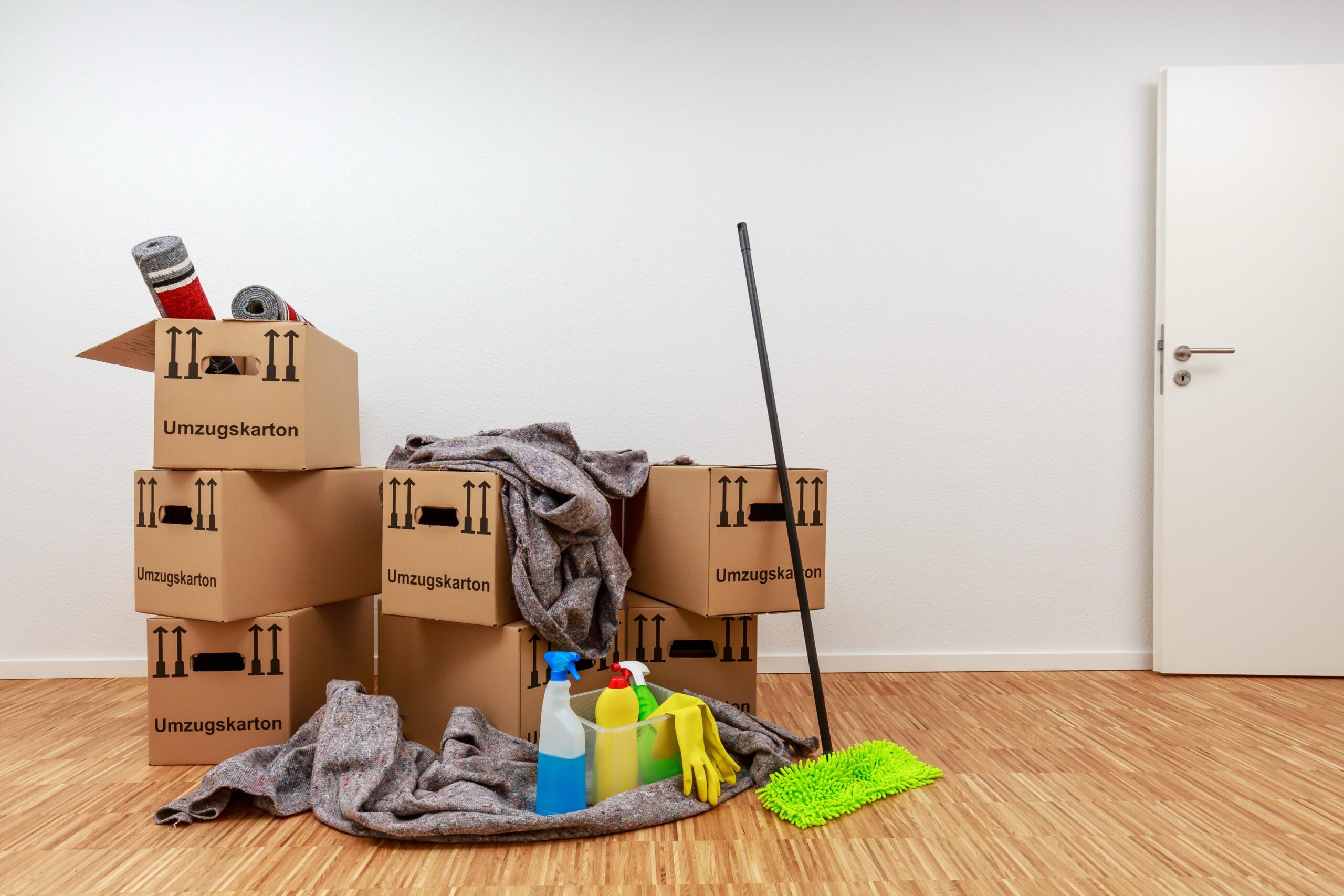 Reinigungsmaterialien für die abschließende Säuberung einer Wohnung in Haan.